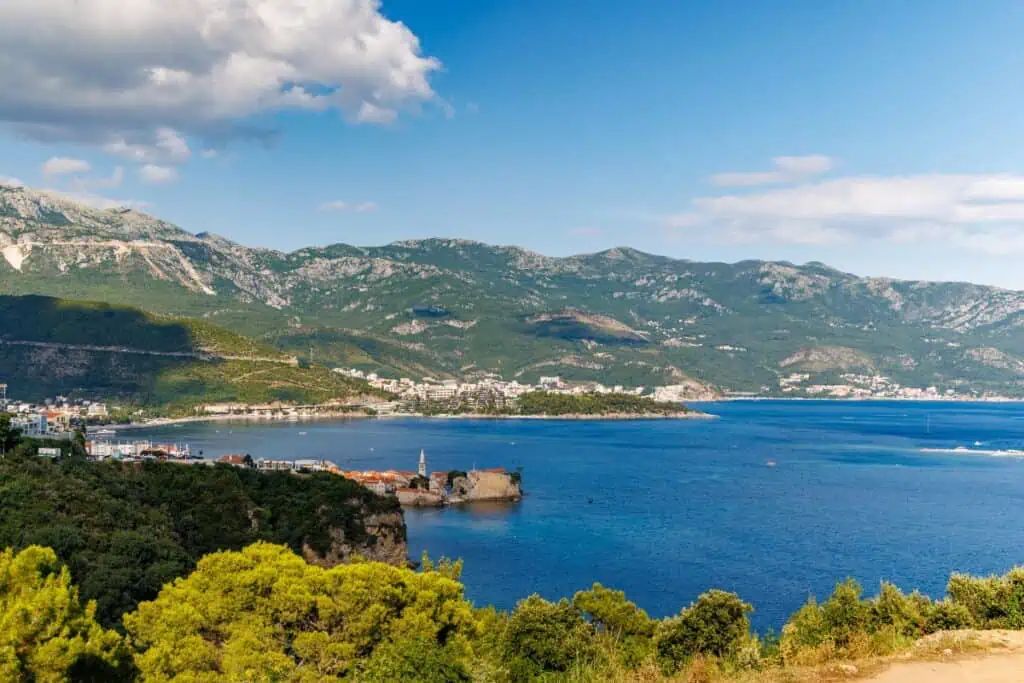 Los destinos más baratos de Europa para viajar Montenegro. Foto: Envato/ Valora Analitik.