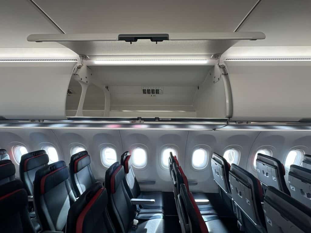 Avianca incluye en su flota nuevo avión con cabina Airspace: de esto se trata El nuevo avión tiene compartimientos superiores a XL. Foto: cortesía.