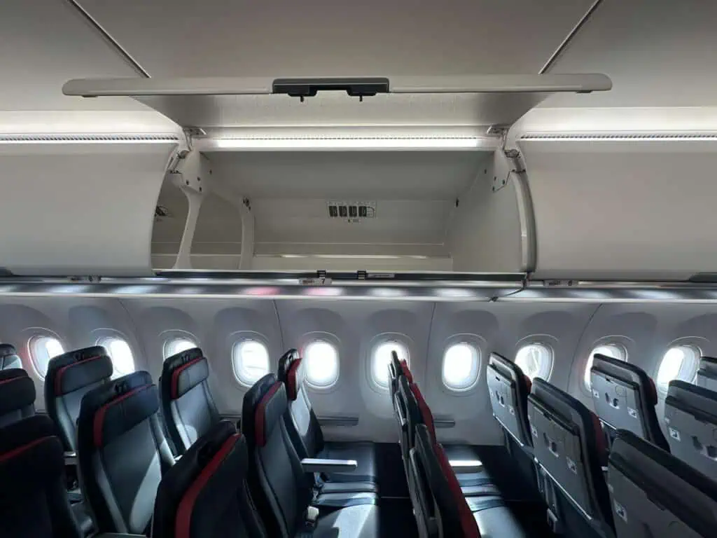 Avianca incluye en su flota nuevo avión con cabina Airspace: de esto se trata El nuevo avión tiene compartimientos superiores a XL. Foto: cortesía.