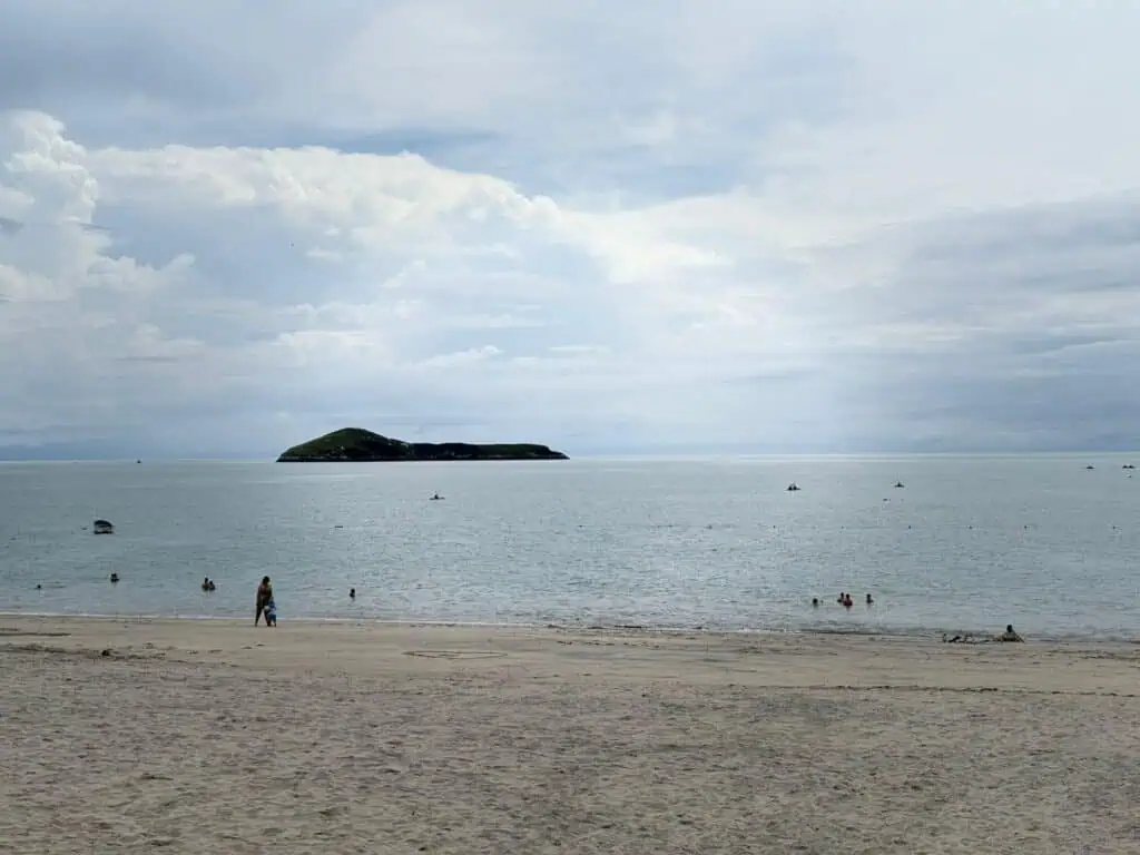 Conectividad, naturaleza y negocios, la mezcla que posiciona a Panamá como un destino en alza: ¿Dónde hospedarse? El Grand Decameron Panamá cuenta con más de 1 km de playa. Foto: Valora Analitik.
