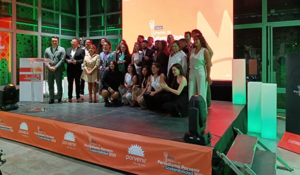 Porvenir exalta el trabajo periodístico con su Premio de Sostenibilidad