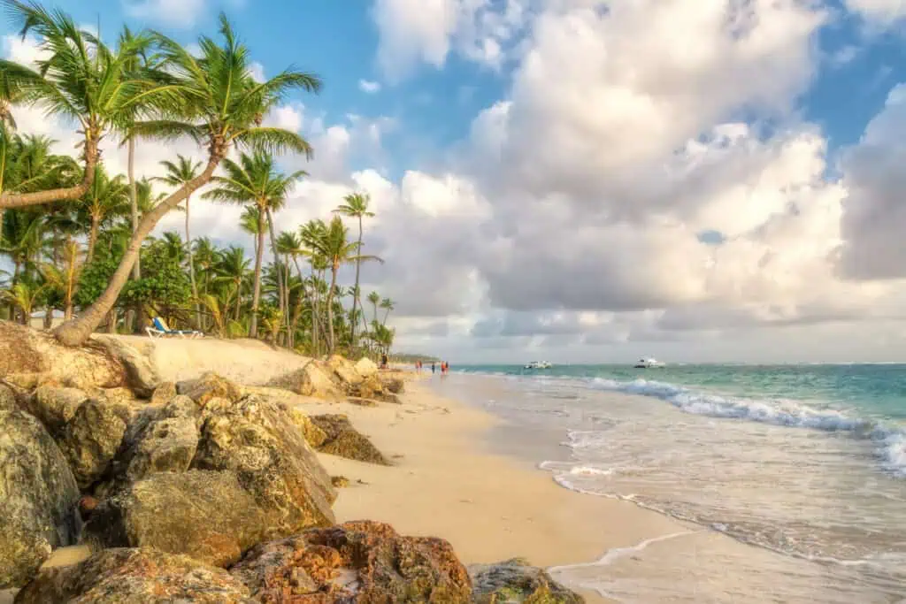 Los destinos más buscados en Colombia para viajar en el penúltimo puente festivo del año Punta Cana, República Dominicana. Foto: cortesía Kayak.