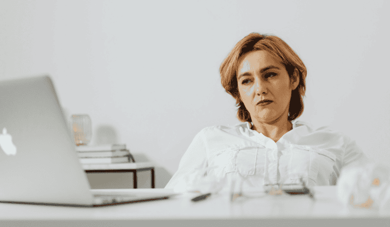 Renuncia silenciosa: ¿por qué casi un millón de bogotanos están desmotivados con sus trabajos? Renuncia silenciosa