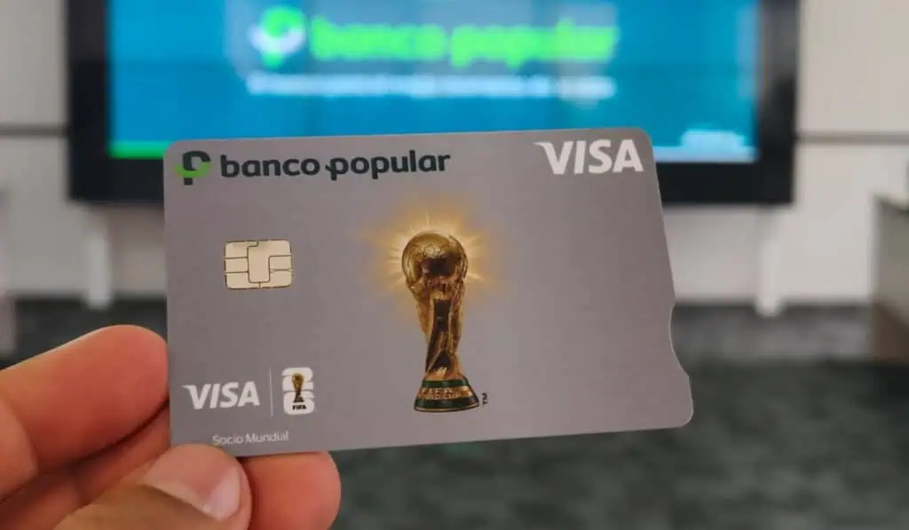 Banco Popular lanza tarjetas de crédito y débito en alianza con el Mundial FIFA 2026 Nueva tarjeta de crédito edición oficial del Banco Popular del Mundial 2026. Foto: Rodrigo Torres, Valora Analitik