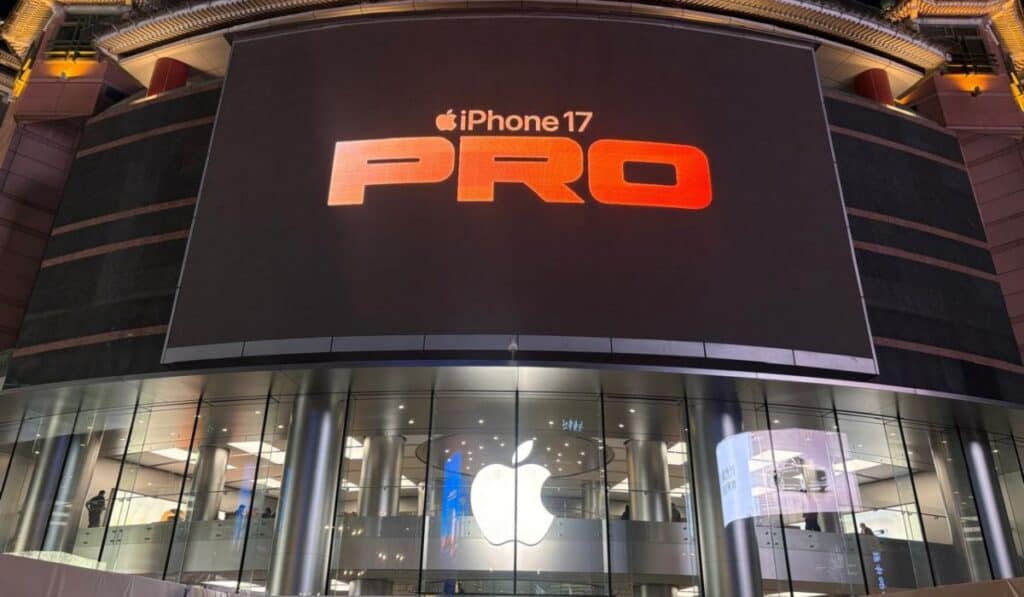 Apple cumple 50 años: del garaje en California al ecosistema tecnológico más grande del mundo Tienda Apple iPhone 17 en China