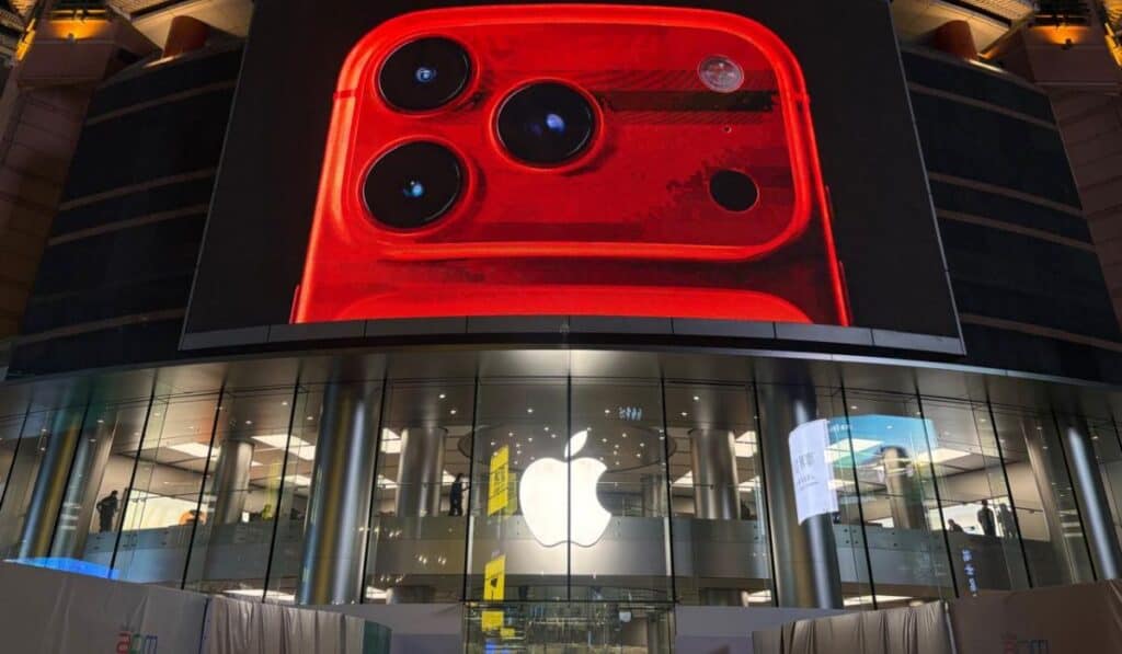 Apple cumple 50 años: del garaje en California al ecosistema tecnológico más grande del mundo Tienda Apple iPhone 17 en China