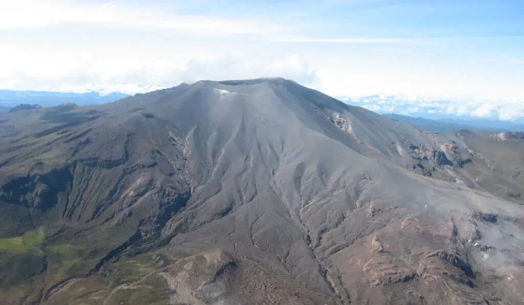 Procuraduría pide reforzar planes de contingencia ante reactivación sísmica del volcán Puracé Volcán Puracé