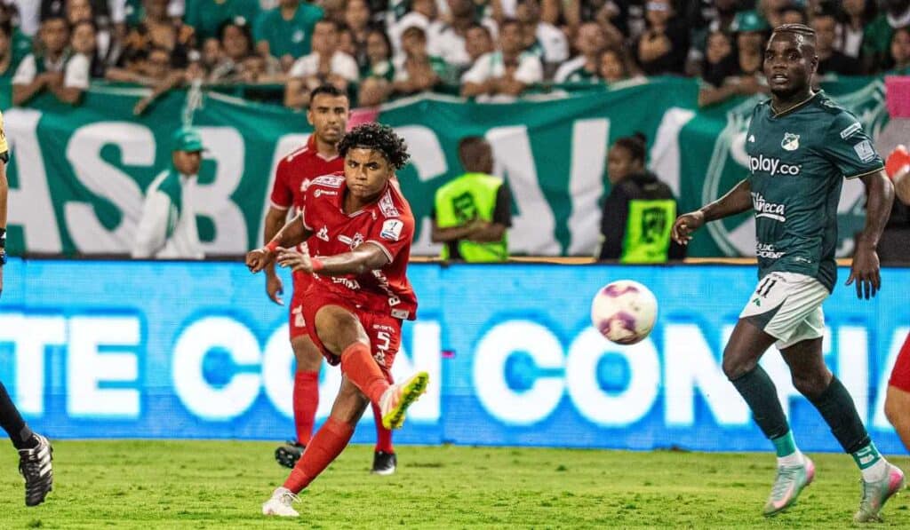 FCF y Dimayor incumplen acuerdo laboral y pondrían en jaque al fútbol colombiano FCF y Dimayor incumplen acuerdo laboral y pondrían en jaque al fútbol colombiano