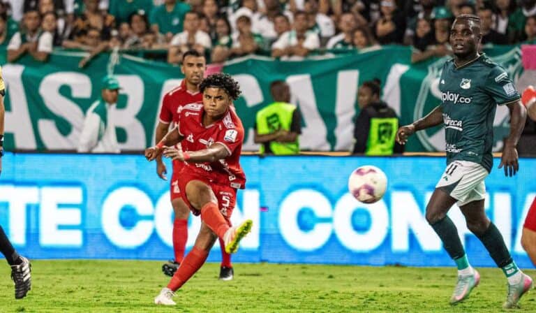 FCF y Dimayor incumplen acuerdo laboral y pondrían en jaque al fútbol colombiano FCF y Dimayor incumplen acuerdo laboral y pondrían en jaque al fútbol colombiano