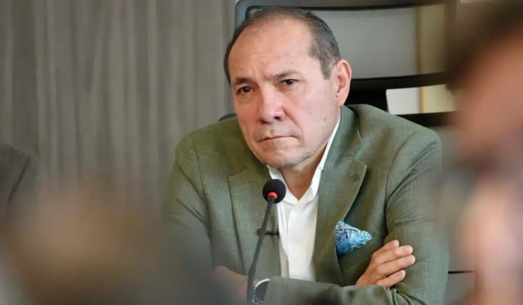 Trabajadores tampoco verían una salida concertada al aumento del salario mínimo en Colombia Salario mínimo