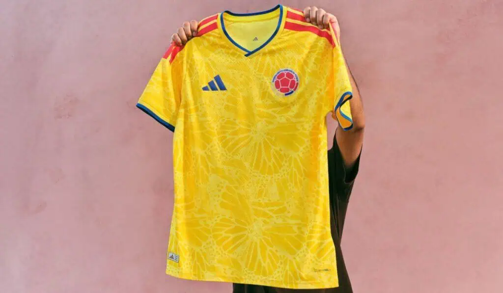 Esta es la camiseta de Colombia para el Mundial que vale casi la mitad de un salario mínimo Adidas revela la nueva camiseta de Colombia para el Mundial 2026