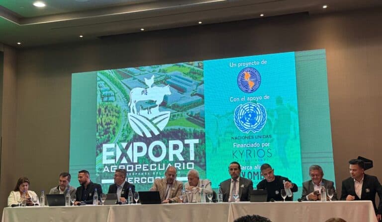 La iniciativa que busca llevar productos campesinos colombianos a subastas internacionales Voceros del Proyecto Exportagropecuario Mercosur durante el lanzamiento de la iniciativa en Bogotá. Foto: Valora Analitik.