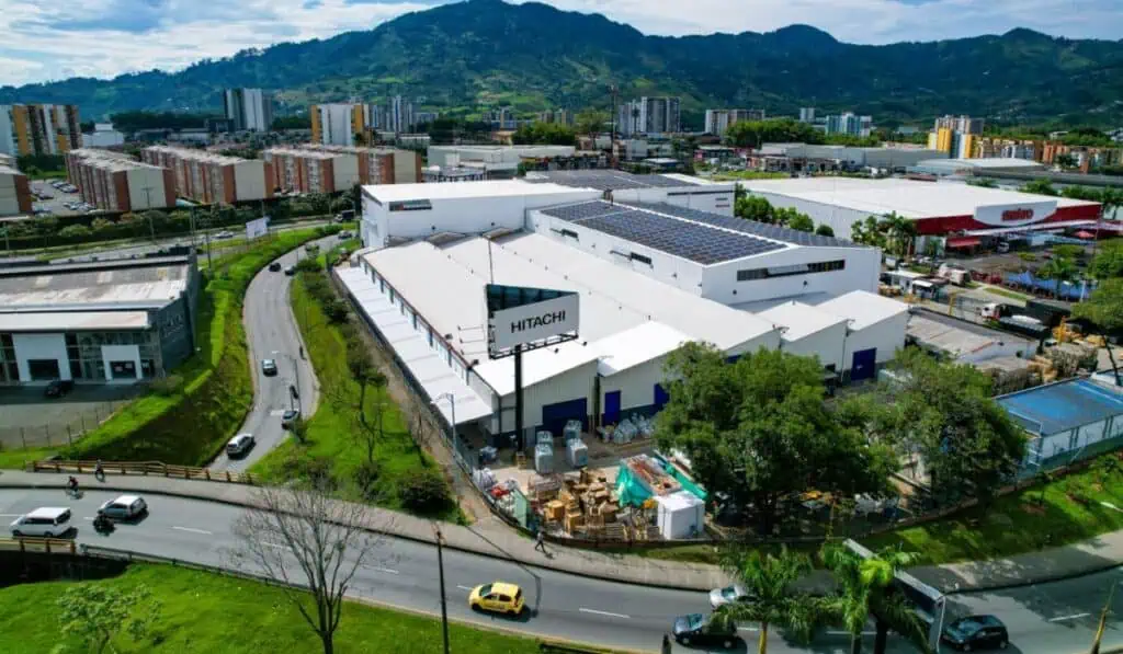 Hitachi Energy fabrica el futuro energético de los data centers para IA desde Colombia planta local en Dosquebradas (Risaralda) de Hitachi Energy