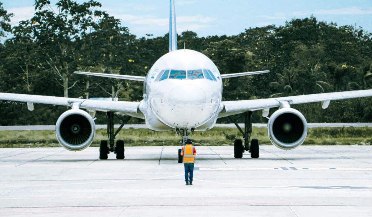 Aviones de EE.UU. sobrevuelan el Golfo de Venezuela mientras IATA alerta desconexión regional