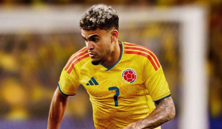 Esta es la camiseta de Colombia para el Mundial que vale casi la mitad de un salario mínimo Esta es la camiseta de Colombia para el Mundial que vale casi la mitad de un salario mínimo