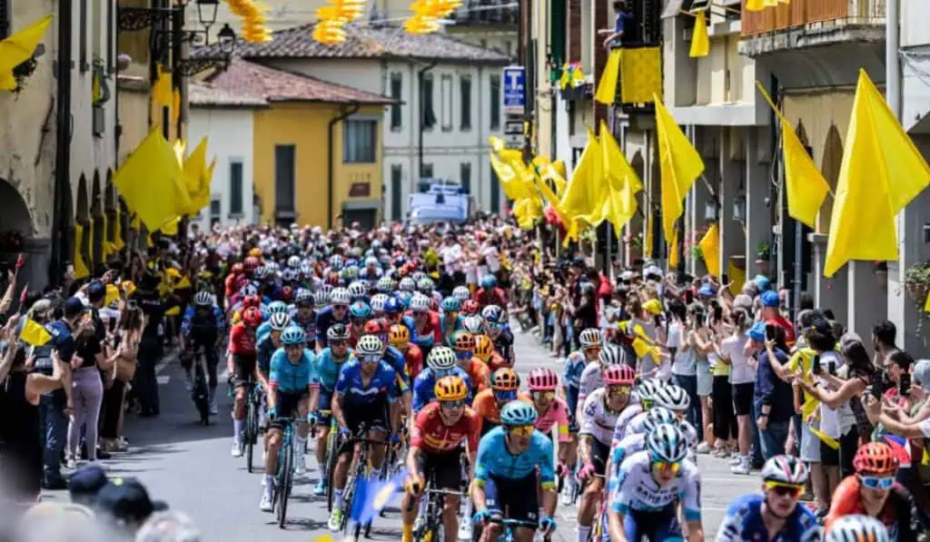 El Tour de Francia podría cobrar entrada: Así es la propuesta que divide al ciclismo mundial El Tour de Francia podría cobrar entrada