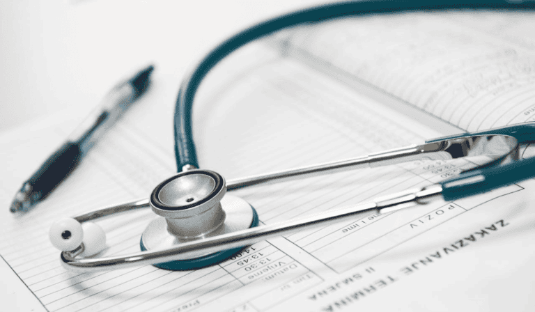 Acemi refuta informes de la Adres sobre fallecidos, prestación de servicios y medicamentos Acemi presentó una revisión técnica de los informes de la Adres