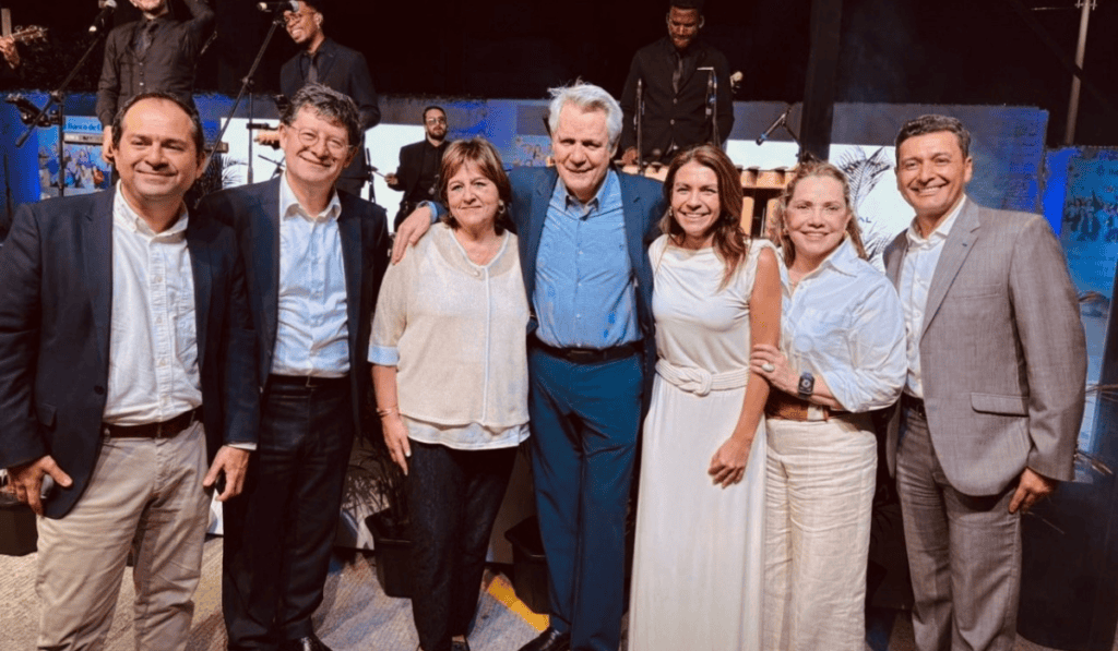 Banco de Occidente le regaló gran luminaria al Valle del Cauca para Navidad Banco de Occidente iluminó su sede en Cali