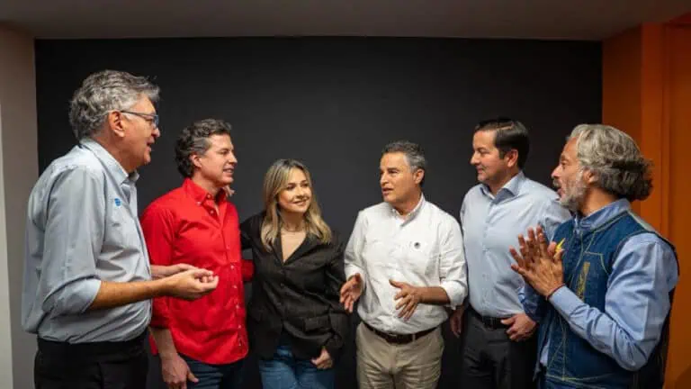 Candidatos de centro derecha y vicky dávila