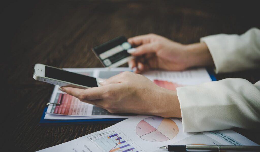 Crece interés y beneficios de cuentas empresariales en Colombia