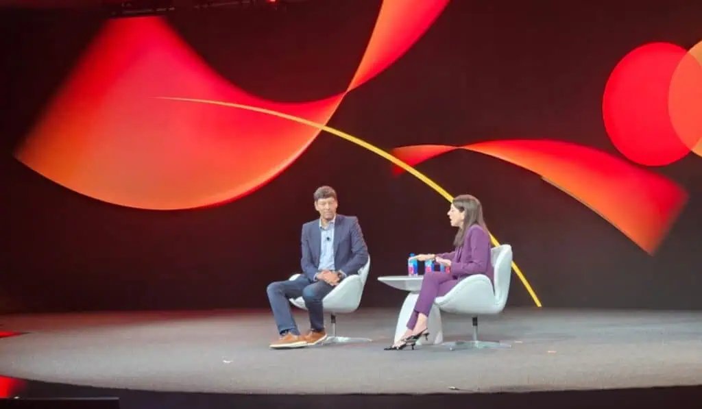 Davivienda revela nueva apuesta tecnológica tras negocio con Scotiabank; Bancolombia destaca evolución de marca Javier Suárez, CEO de Davivienda Group y Linda Kirkpatrick, presidente de Mastercard para Las Americas. Foto: Valora Analitik
