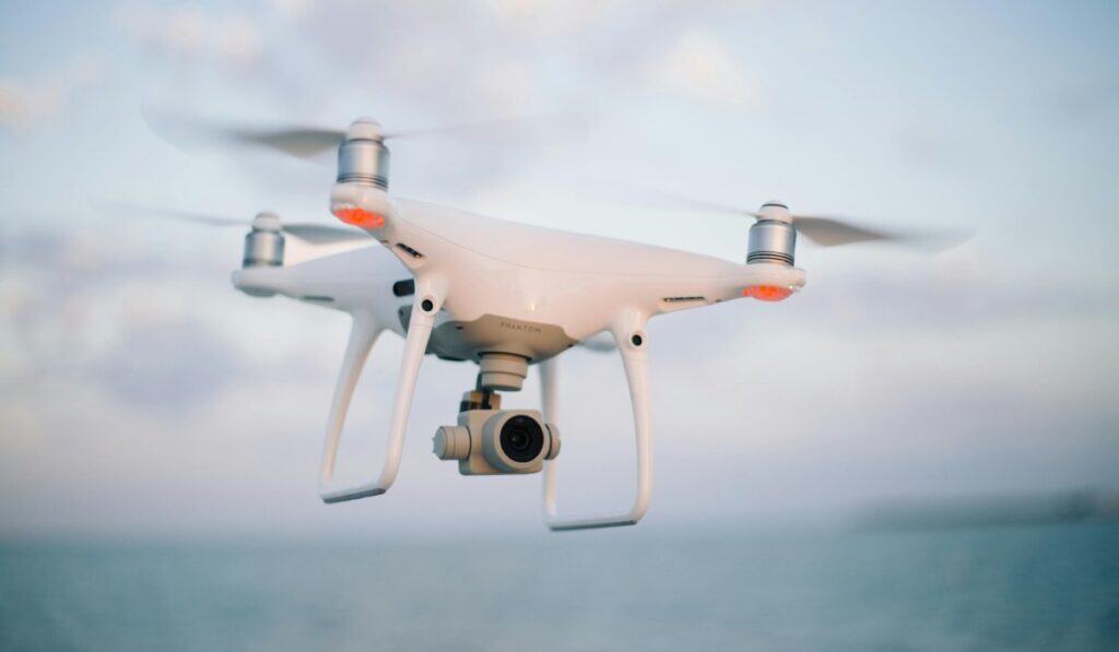 Manejo de drones tendrá drástico cambio: Nueva norma pone reglas más estrictas Drástico cambio que tendrá manejo de drones para empresas de vigilancia