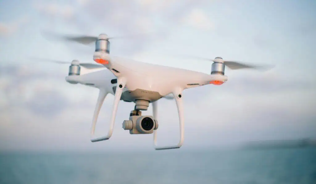 Personas con drones en Colombia tendrán que aplicar estas medidas para su manejo Drástico cambio que tendrá manejo de drones para empresas de vigilancia