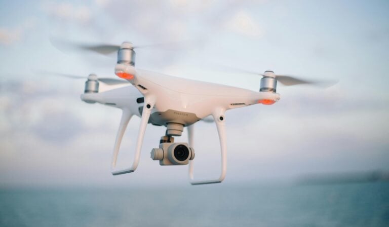 Manejo de drones tendrá drástico cambio: Nueva norma pone reglas más estrictas Drástico cambio que tendrá manejo de drones para empresas de vigilancia