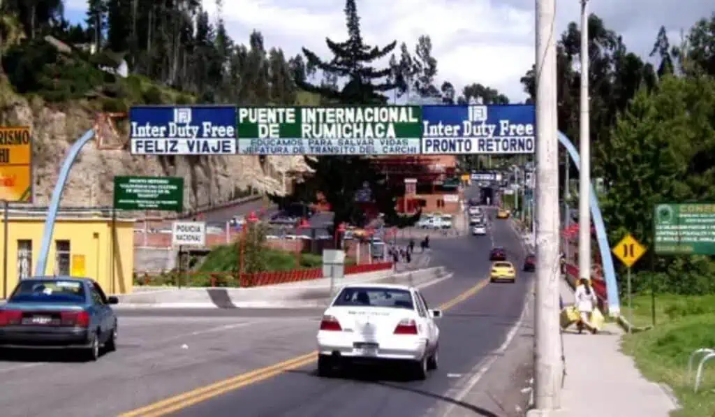 Guerra comercial entre Colombia y Ecuador dejaría incertidumbre y efectos económicos negativos: ¿se acerca el diálogo? Ecuador restringe pasos fronterizos con Colombia y Perú