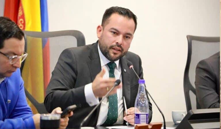 Proyecto de ley de tarifas del MinMinas pasa a segundo debate en el Congreso: así se aprobaría en 2026 Edwin Palma, ministro de Minas y Energía de Colombia. Imagen: Ministerio de Minas y Energía