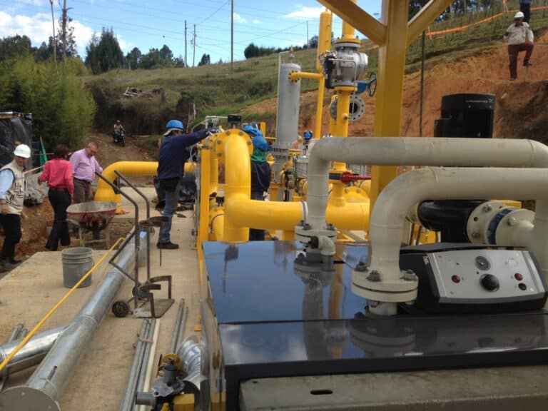 Avanzan obras de regasificadora Puerto Bahía de Ecopetrol y Frontera; 50 empresas estarían interesadas en el gas Industria gasífera en Colombia. Imagen: SuperServicios