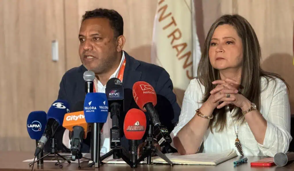El sistema mide, pero no distingue contextos: los desafíos de la nueva ley para transporte de carga Ministra de Transporte, María Fernanda Rojas y superintendente de Transporte, Alfredo Piñeros