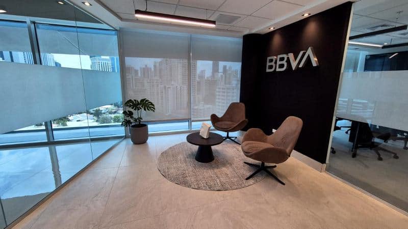 BBVA abre portafolio de productos y servicios para empresas con nueva sucursal en Panamá Oficina de BBVA en Panamá. Foto: cortesía BBVA