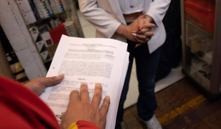 SIC ordena embargo y sanción por más de $500 millones por venta de cables falsificados El caso incluyó el decomiso de cerca de 1.800 rollos de cable falsificado en distintos puntos de la capital. Foto: Nexans.