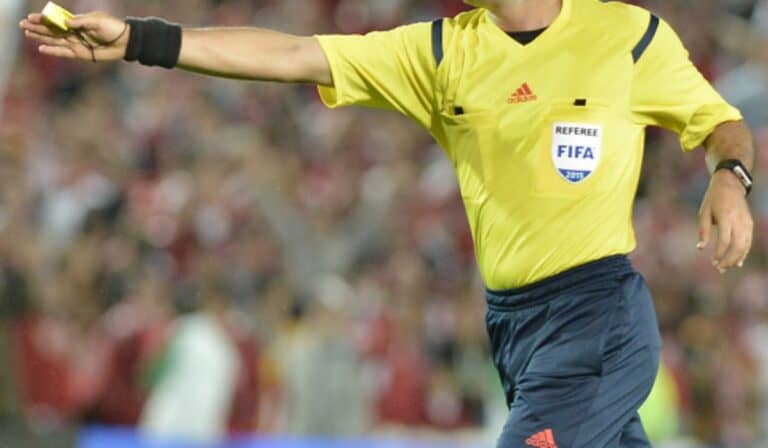 Reconocido árbitro del fútbol colombiano es sancionado de por vida por decisión polémica Reconocido árbitro del fútbol colombiano es sancionado de por vida por decisión polémica