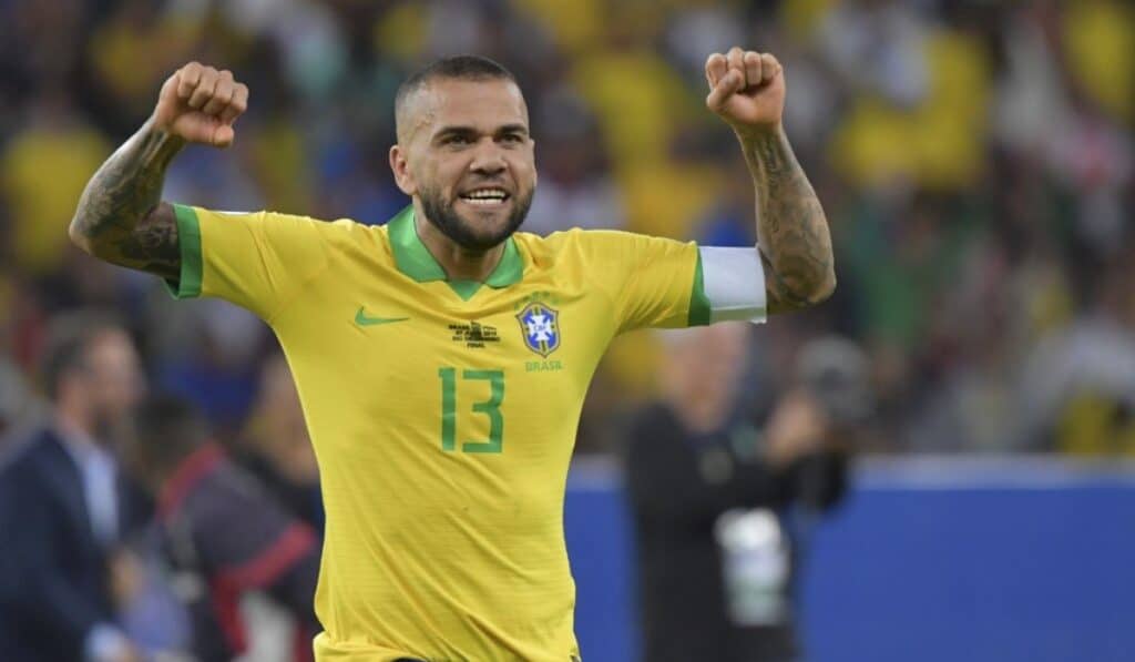 Dani Alves negocia la compra de un equipo portugués y planea volver a jugar a los 42 años