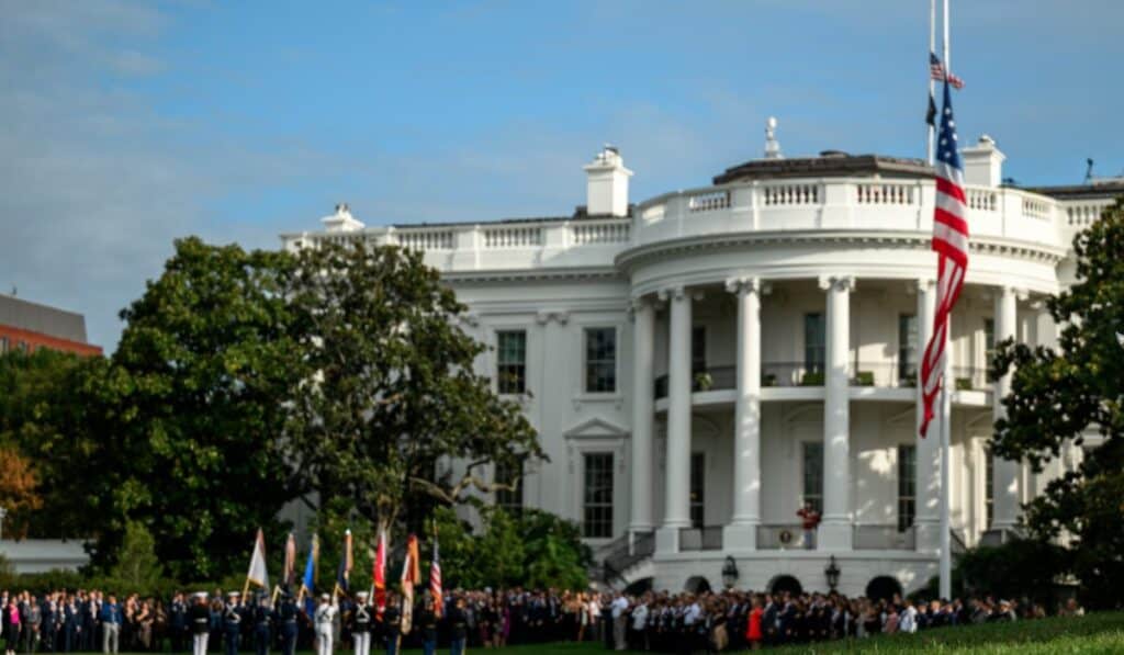 Confianza del consumidor cayó en diciembre en EE. UU.: a ciudadanos les preocupa incertidumbre por aranceles Confianza del consumidor en EE. UU.