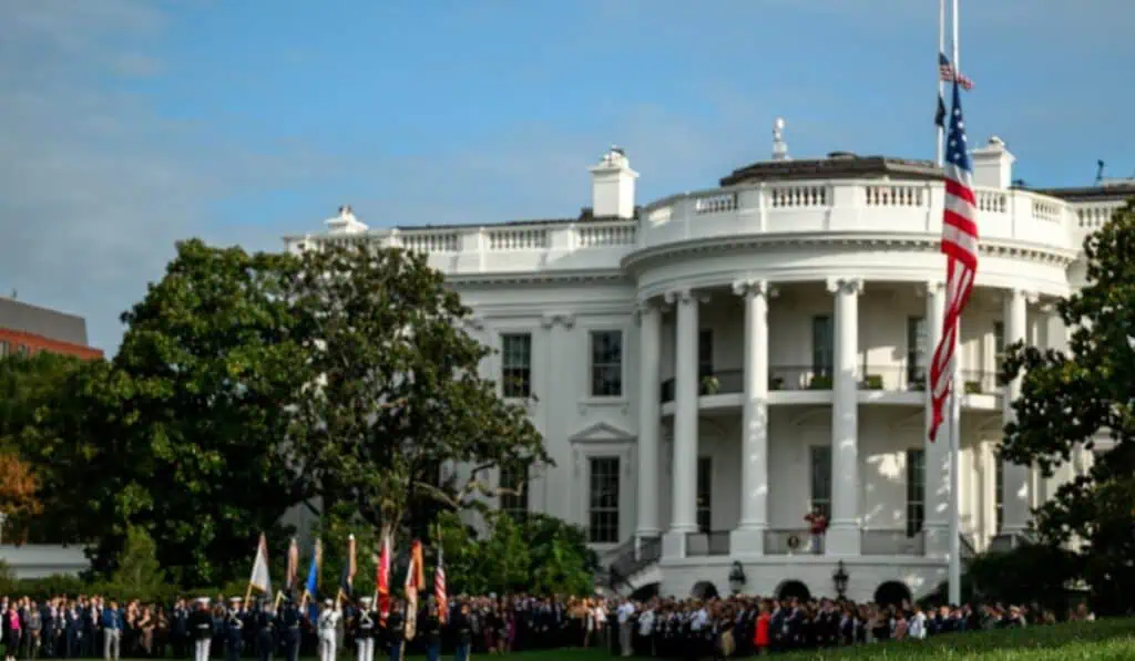 Atención | Trump endurece aranceles a metales y fija gravámenes de hasta 100 % para medicamentos Confianza del consumidor en EE. UU.