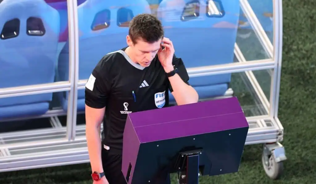 FIFA prepara nueva tecnología para el Mundial 2026: El VAR revisaría más jugadas FIFA prepara nueva tecnología para el Mundial 2026