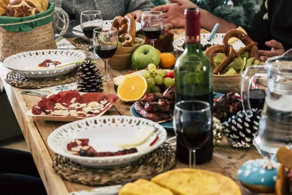 Cinco recetas saludables fáciles para celebrar las reuniones navideñas Opciones de comida navideña. Foto: Envato.