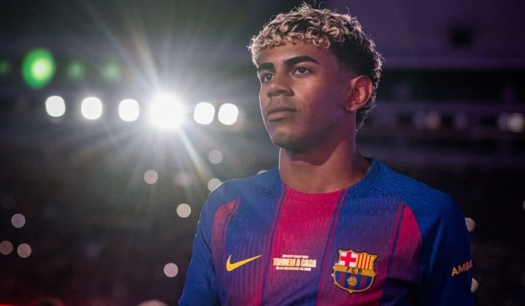 Se necesitarían 4.200 trabajadores con el salario mínimo en Colombia para igualar un año de sueldo de Lamine Yamal Lamine Yamal asegura ingresos anuales cercanos a los 20 millones de euros