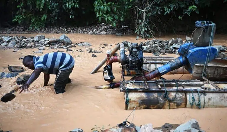 La minería ilegal de oro se consolida como una de las economías criminales de mayor crecimiento. Foto: IISS.