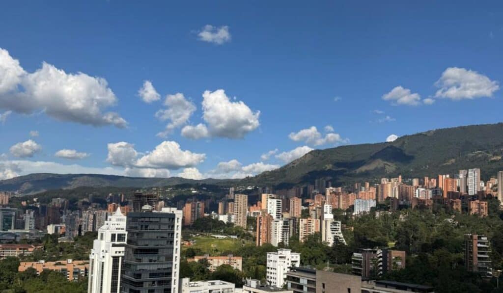 Hilton amplía su portafolio de hoteles premium en una ciudad clave del país Vista desde el piso 23 del hotel. Foto: Valora Analitik.