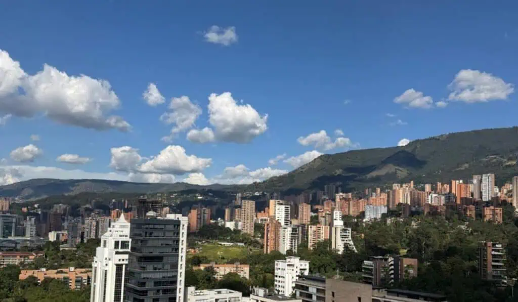 Hilton amplía su portafolio de hoteles premium en una ciudad clave del país Vista desde el piso 23 del hotel. Foto: Valora Analitik.