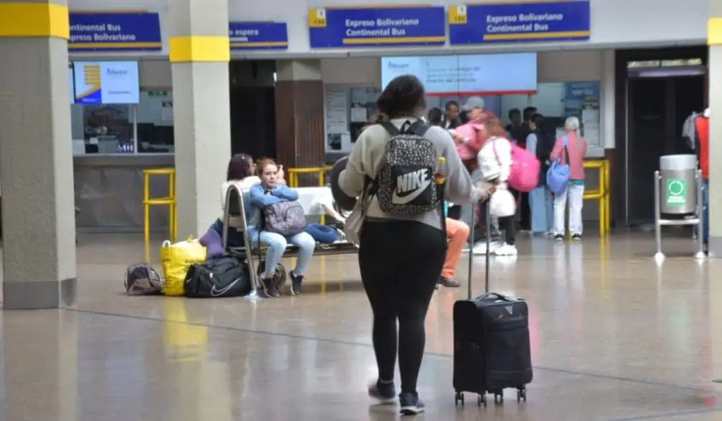 País asiático elimina visa para colombianos: Podrán tener estancia de hasta 90 días El cambio que están haciendo los colombianos al viajar y que les permite ahorrar dinero