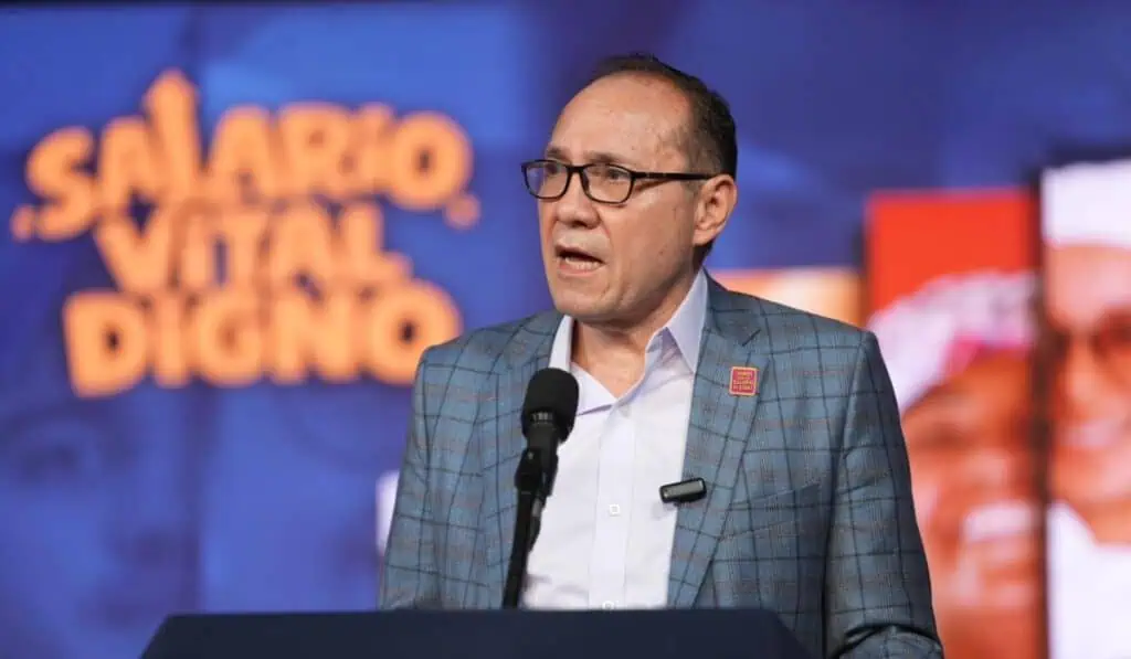 Gobierno reconoce golpe a inflación por fuerte alza del salario; quiere control de precios, una medida que ha fracasado alza del salario