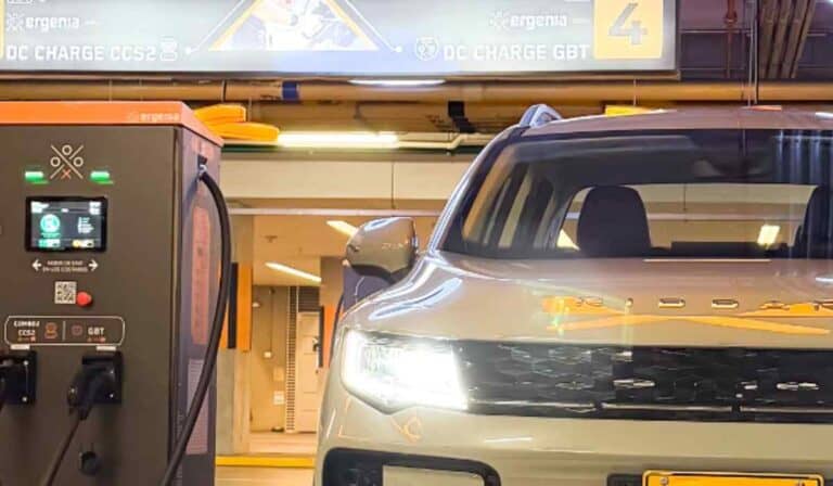 Centro comercial en Bogotá abrió nuevos puestos de carga para vehículos eléctricos con grandes novedades Así funcionan las nuevas estaciones de carga en este centro comercial de Bogotá