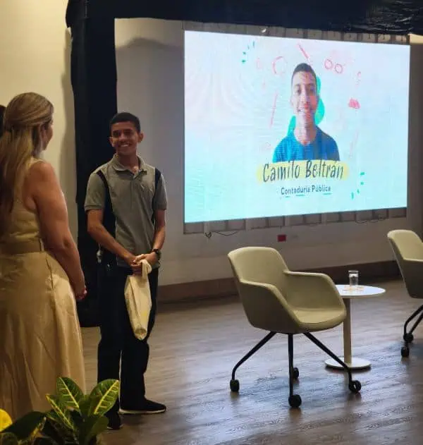 Fundación Grupo Argos se une con universidad de Barranquilla para entregar becas a jóvenes Beneficiario de las becas de Fundación Grupo Argos y la Universidad del Norte