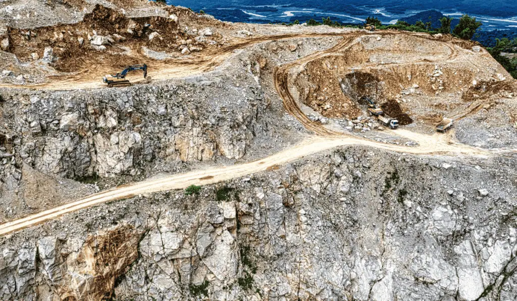 La carrera por la IA: la disputa global por energía, chips y minerales La carrera por la IA está demandando un mayor uso de recursos.