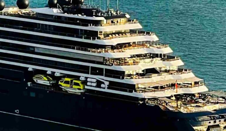 Este es el megayate de lujo que llegó a Colombia: Restaurante con estrella Michelin, hotel 5 estrellas y más Imponente megayate que llegó a Colombia y es demasiado lujoso